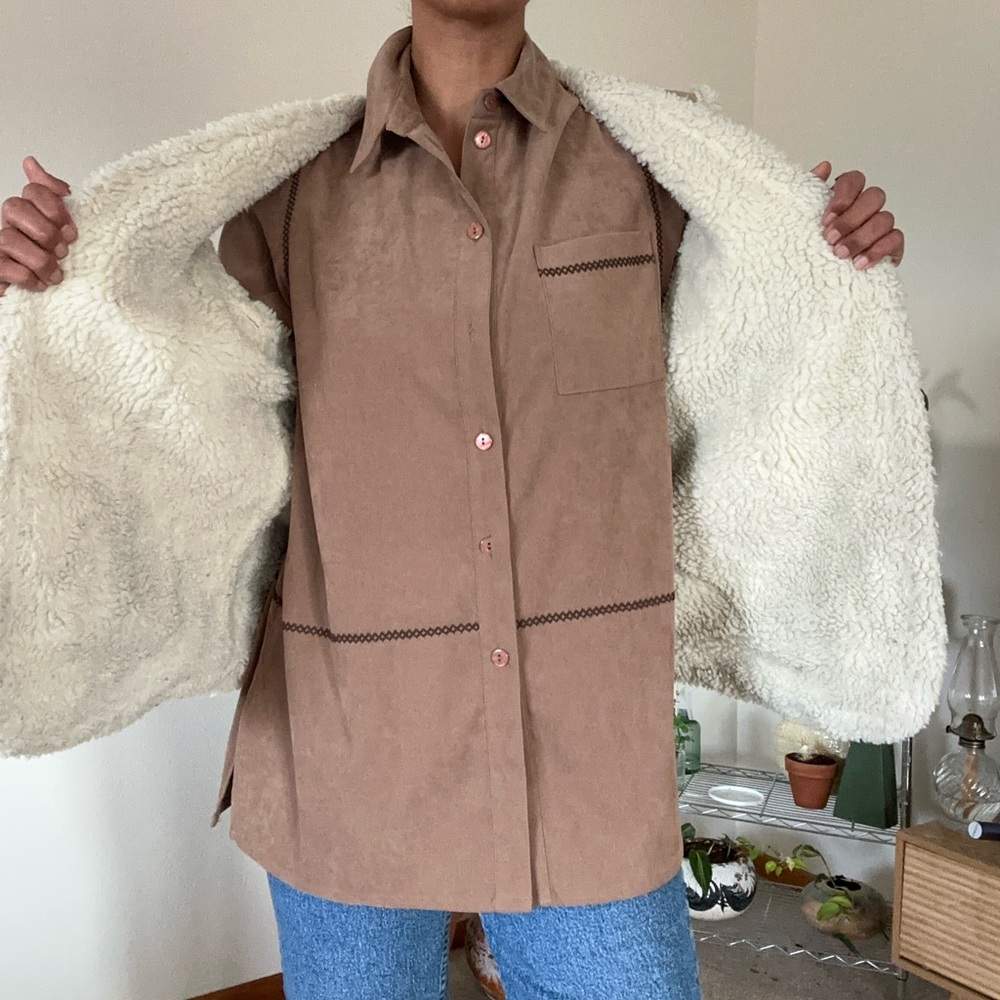Vintage suede hippie vest - Picture 4 of 7